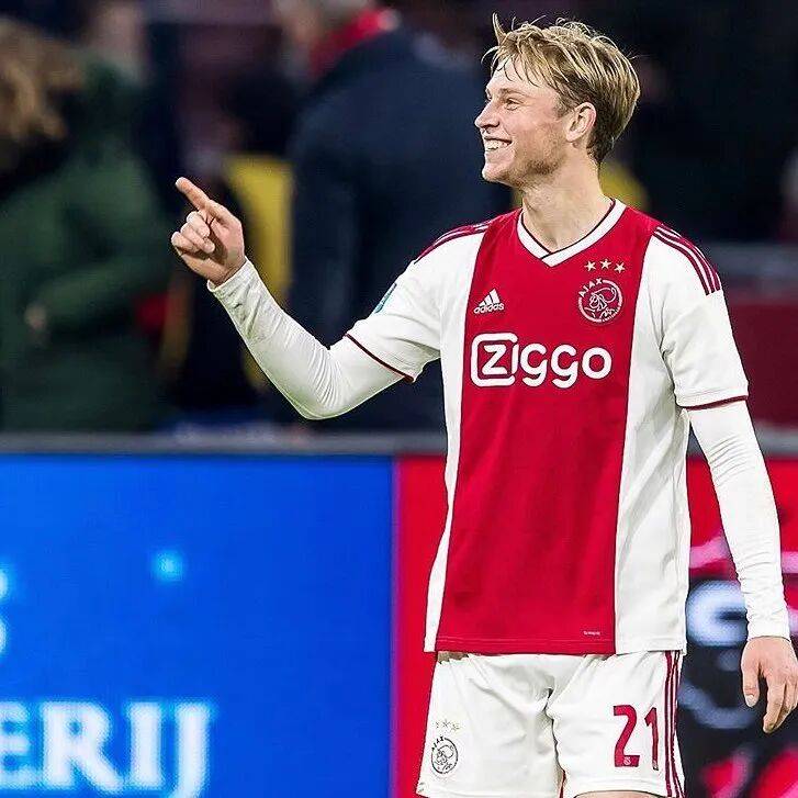 充满争议的德容！