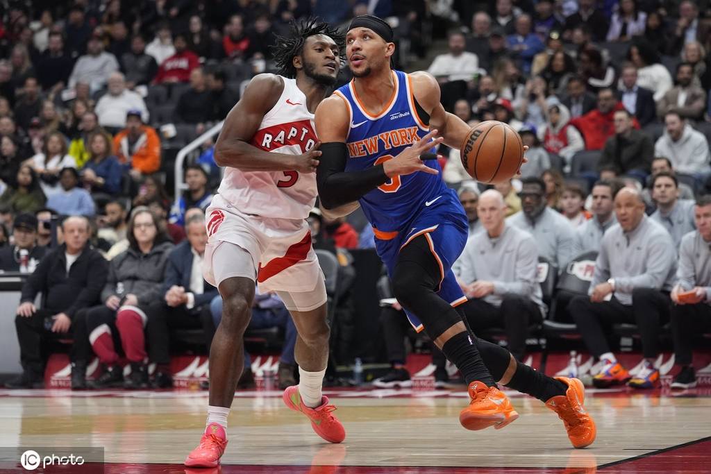 布里奇斯30分唐斯22个篮板 尼克斯大胜猛龙